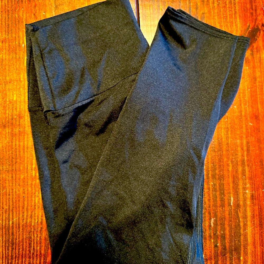 K-Deer Black Capri Leggings EUC